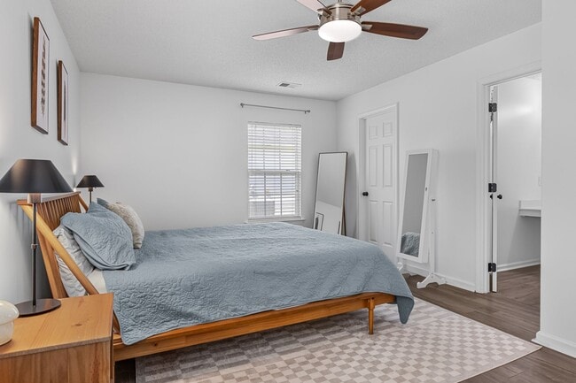 Building Photo - Ranch Style Home in Hunt Club For Rent!