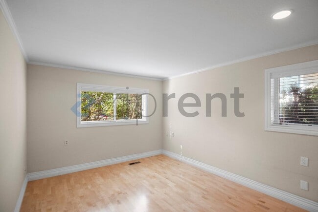 Building Photo - 14541 Oak St