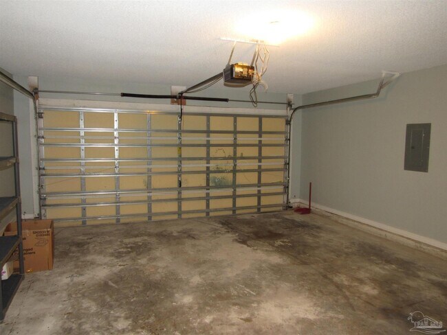 Building Photo - 608 Saleta St