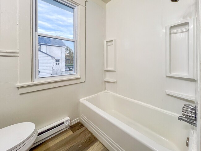 Building Photo - 1808 Fairfax Ave