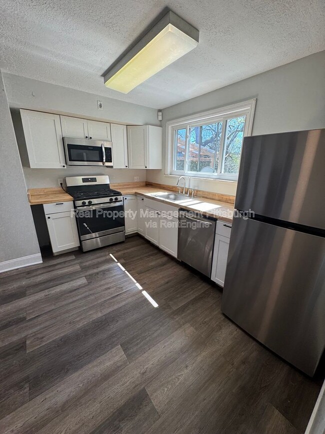 Building Photo - 1825 Rialto St