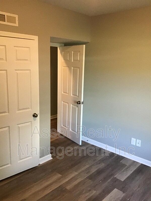 Building Photo - 2817 Colt Dr NE