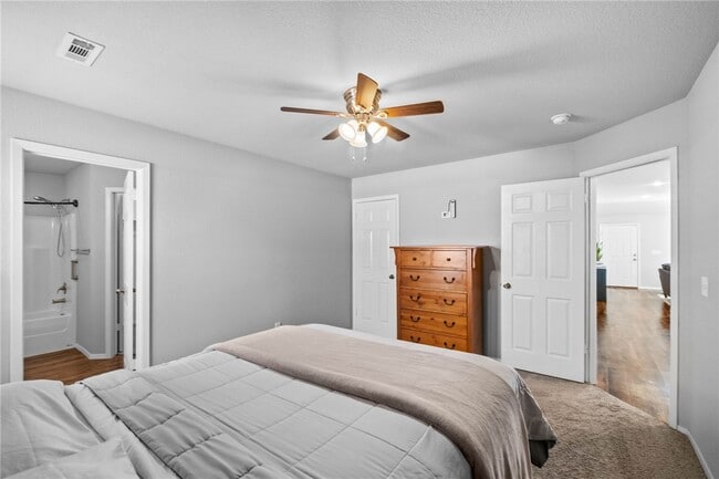 Building Photo - 927 E Swift Dr
