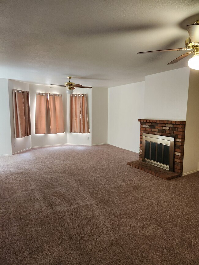 Building Photo - 14404 N 57th Dr