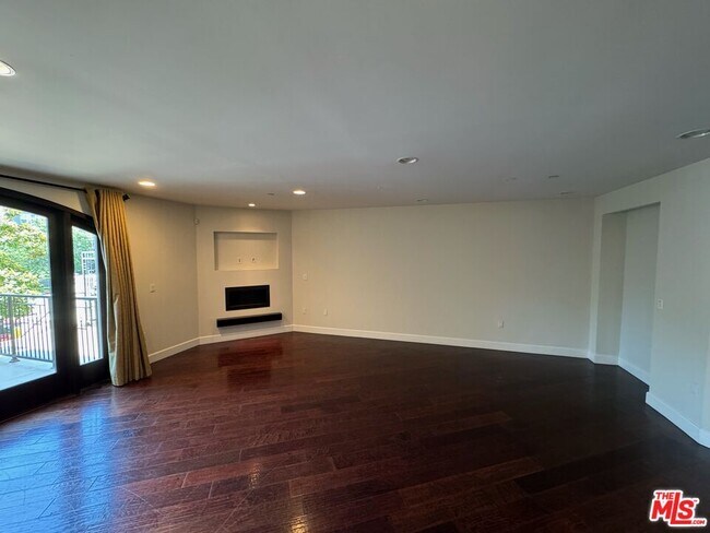 Building Photo - 1636 S Beverly Glen Blvd