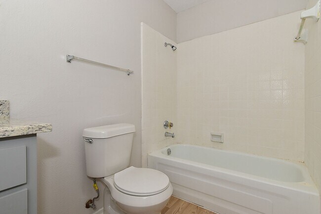 Building Photo - 1703 La Fontaine Ln