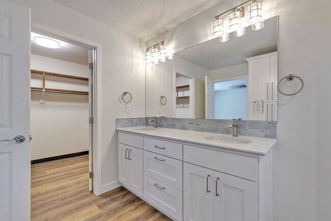 Building Photo - Single Level Ranch Style Home in Singing Woods!