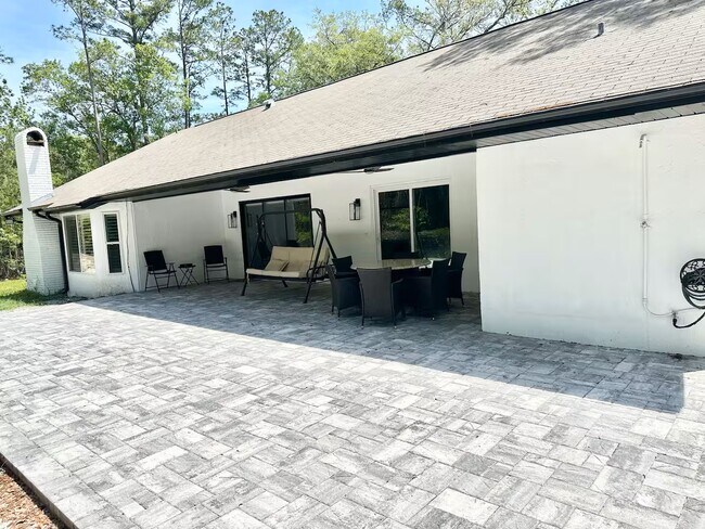 Building Photo - 760 Mallard Dr