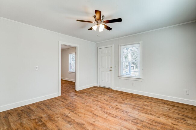 Building Photo - Charming 2-Bedroom, 1-Bath Home