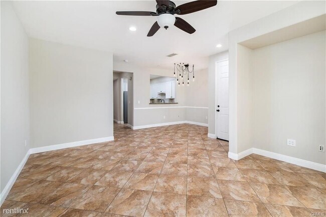 Building Photo - 3 br, 2.5 bath House - 129 Sklar St # 34