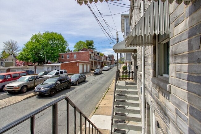 Building Photo - 707 W Vine St