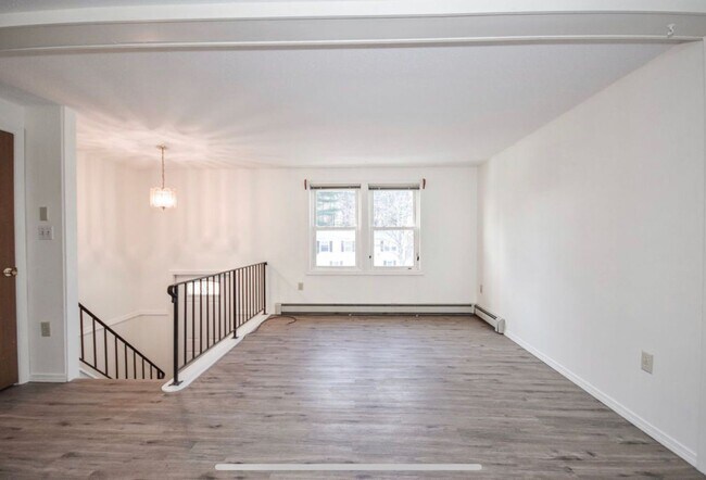 Building Photo - 36 Toftree Ln