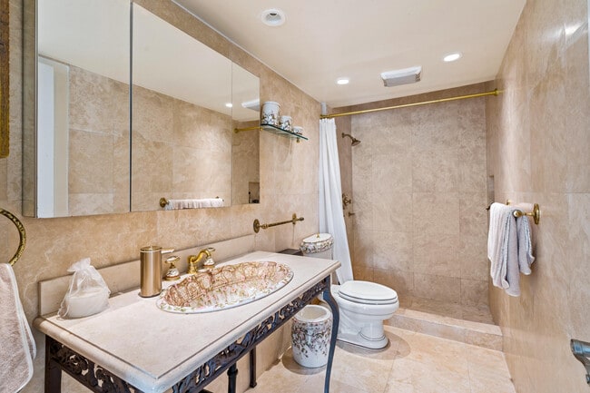 Building Photo - 1005 Bel Air Dr