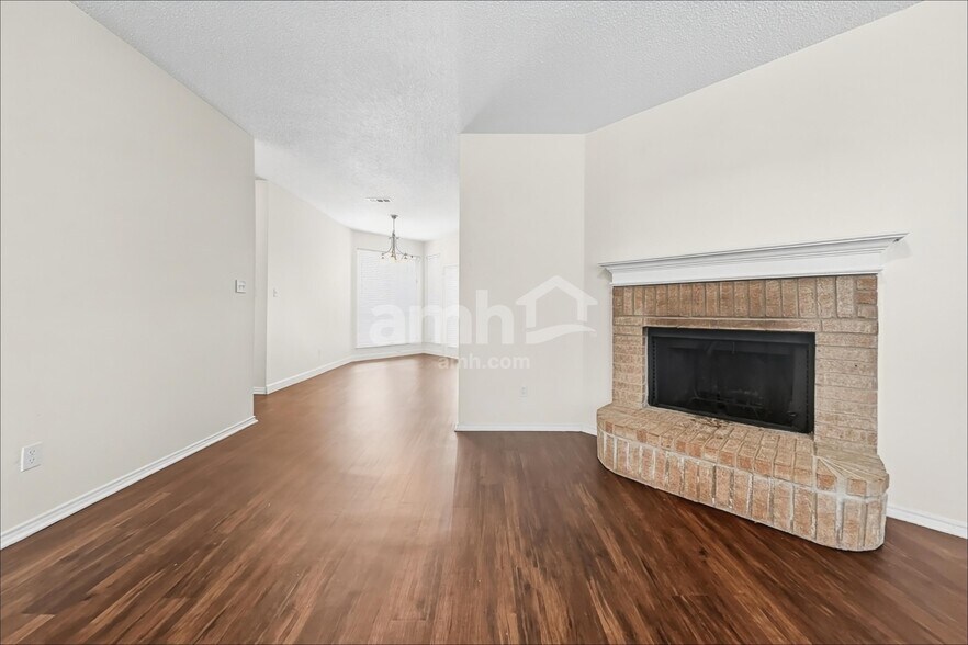 Building Photo - 8551 Western Meadows Dr