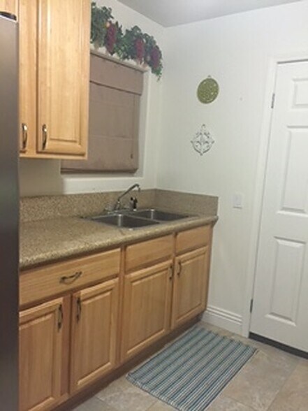 kitchen - 24381 Santa Clara Ave