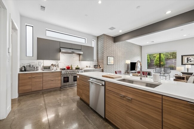 Building Photo - 4532 Sunburst St