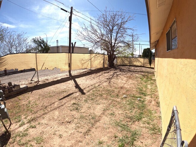 Building Photo - 620 2nd St