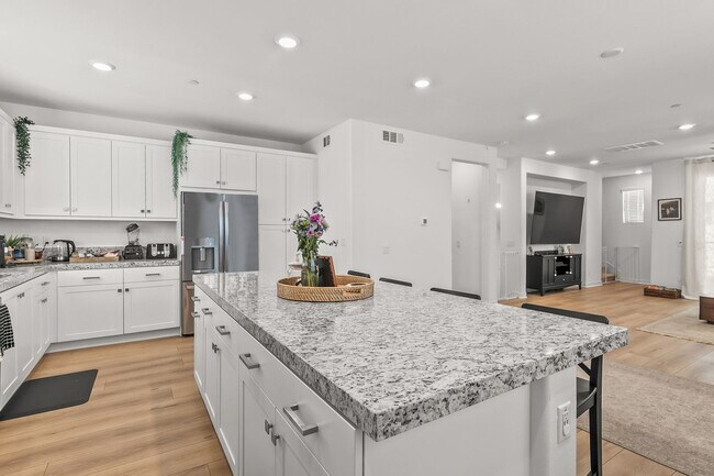 Building Photo - Exquisite Modern Townhome Nestled in the T...