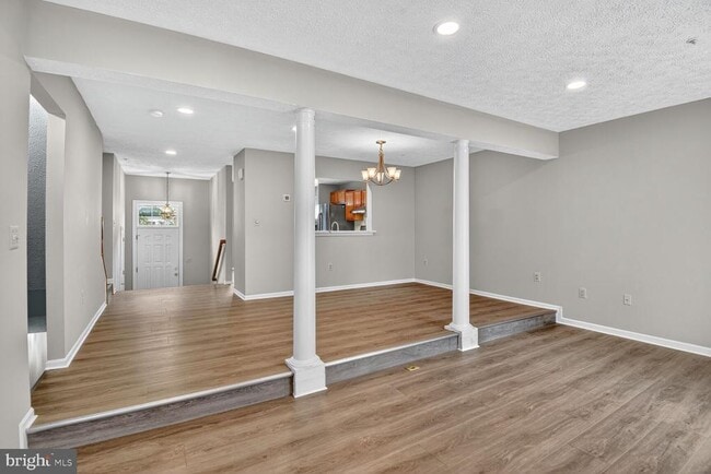 Building Photo - 1605 Woodview Ct