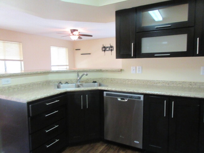 Building Photo - 14310 Island Point Dr