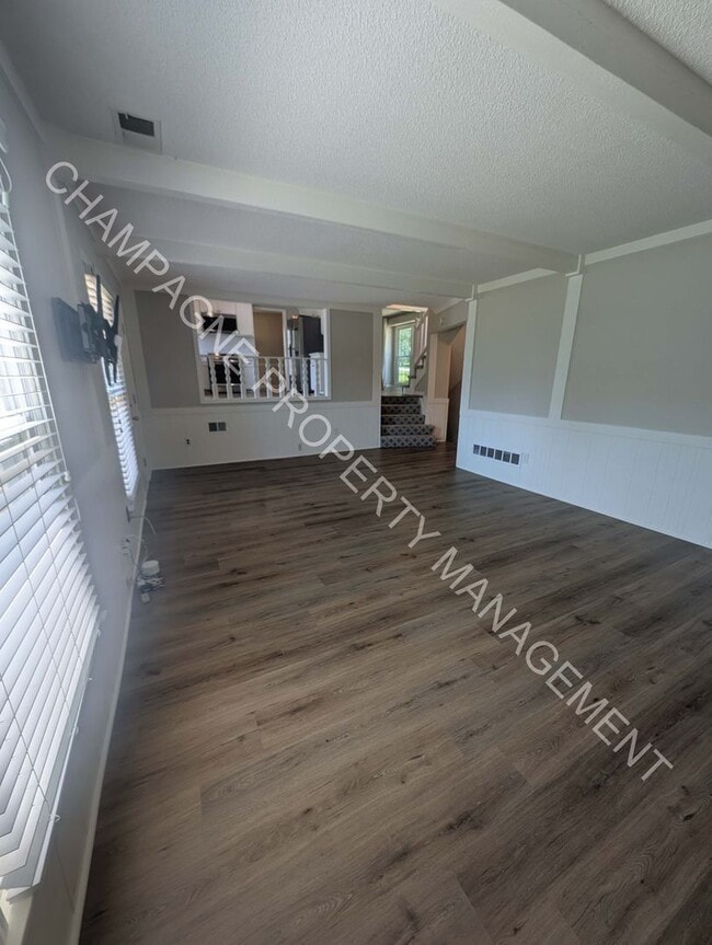 Building Photo - GORGEOUS LENEXA HOME FOR RENT - FLAT ROCK ...