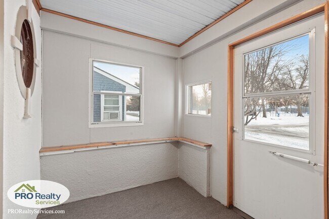 Building Photo - 2 Bedroom Home in South St. Paul