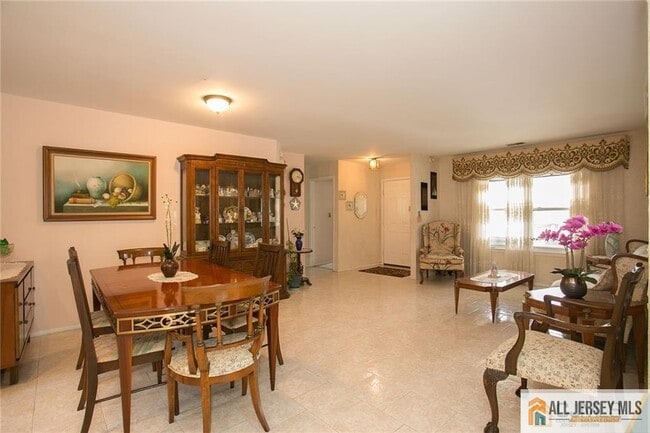 Building Photo - 15 Clemmens Ct