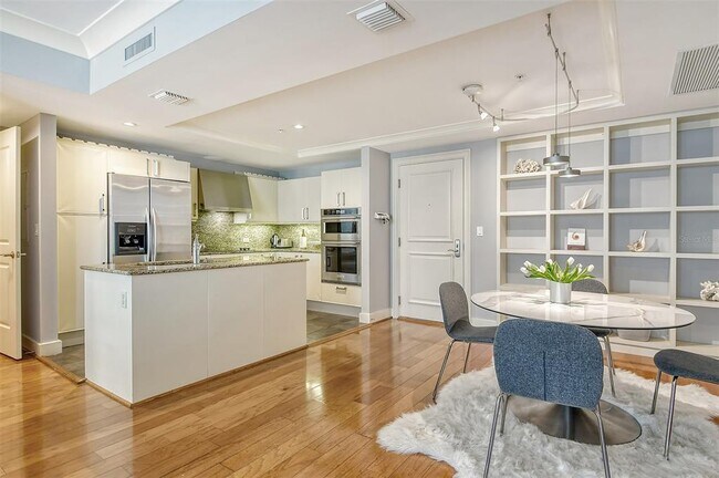 Building Photo - 1350 Main St