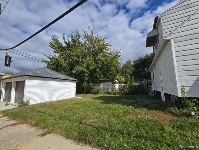 Building Photo - 11005 Dodge Ave