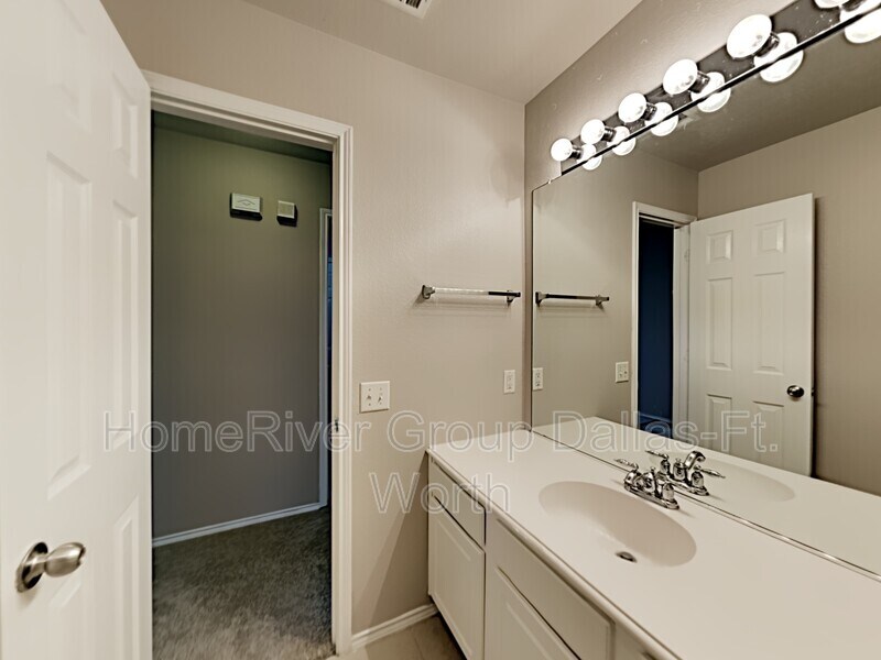 Building Photo - 8544 Orleans Ln