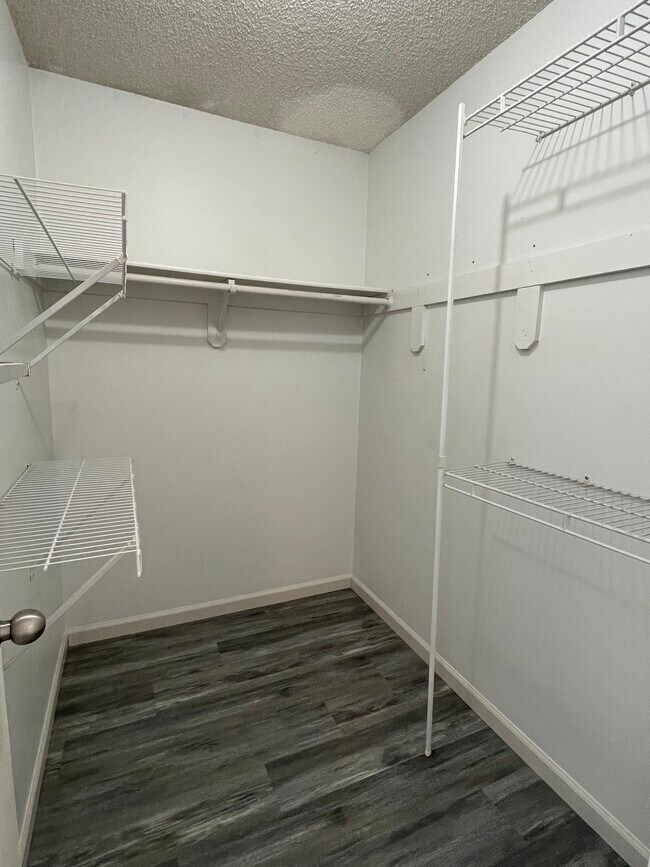 Building Photo - 8811 W 106th Ter