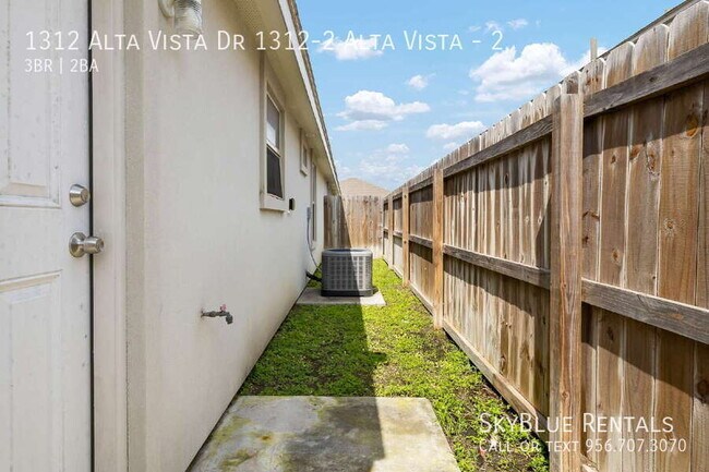 Building Photo - 1312 Alta Vista Dr