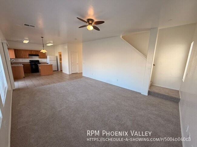 Building Photo - 422 E Saddle Way