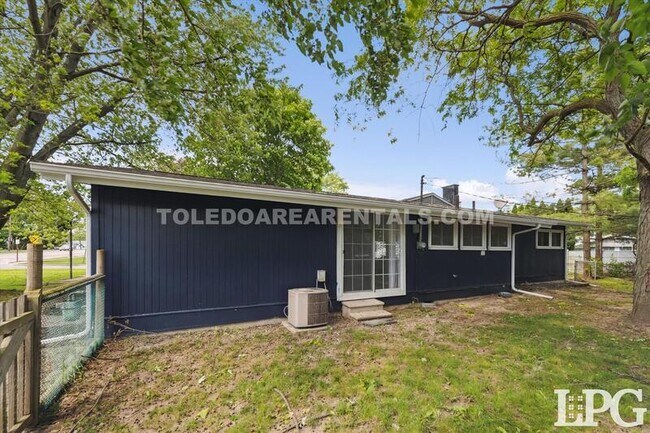 Building Photo - 804 Village Trail