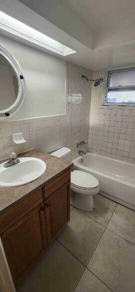 Building Photo - 5653 Andrea Dr