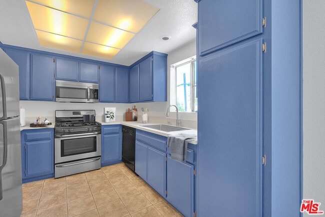 Building Photo - 8741 Darby Ave