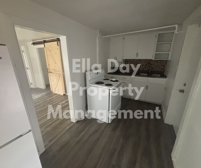 Building Photo - 1801 S Glenn Ave