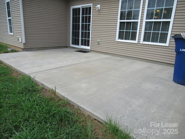 Building Photo - 122 Anastasia Ln