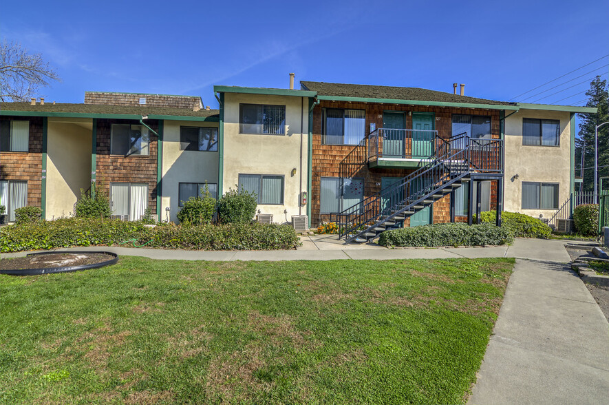 Building Photo - Cypress Greens