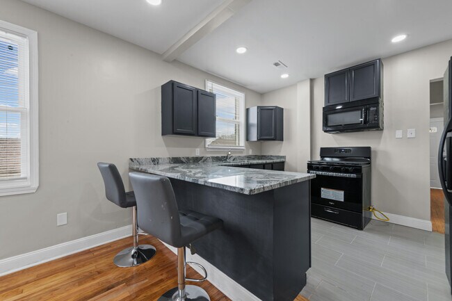 Building Photo - 13496 Hazelridge St