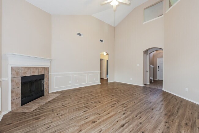 Building Photo - 509 Covent Garden Pl