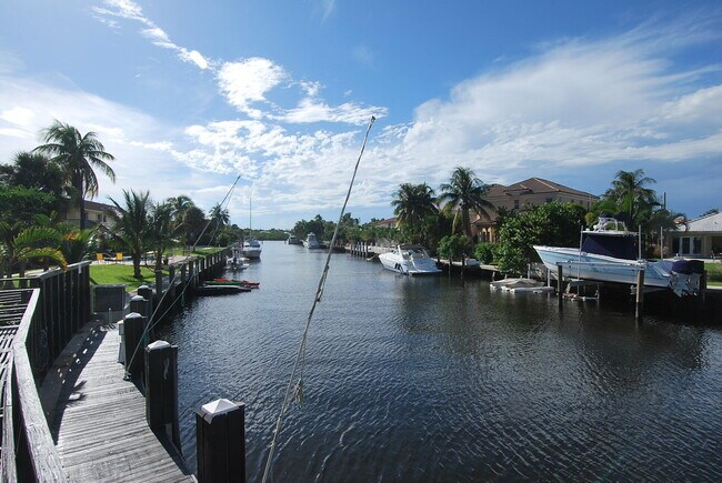 Building Photo - 1121 Bel Air Dr