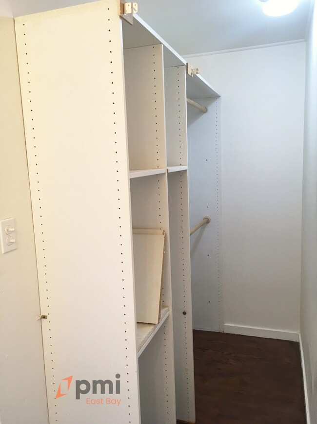 Building Photo - Charming Cute 2bd / 1 ba Two Stories Hillcrest Park Townhouse