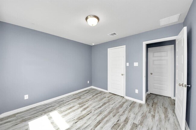 Building Photo - 931 Barstow Dr