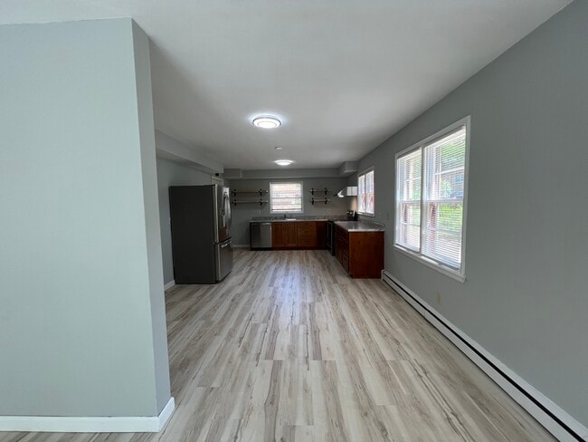 Building Photo - 315 Palomino Ln