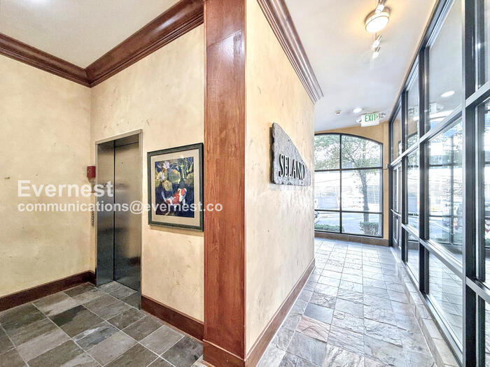 Building Photo - 133 Queen Anne Ave N