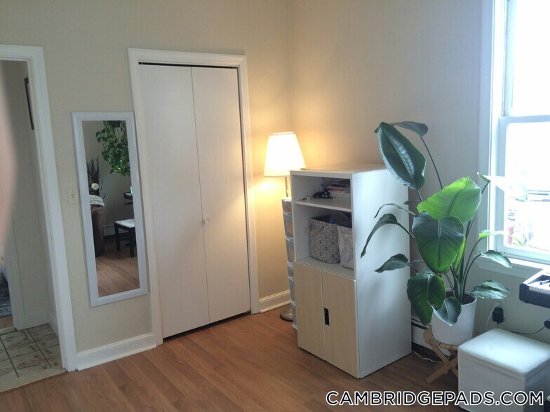 Building Photo - 1124 Cambridge St