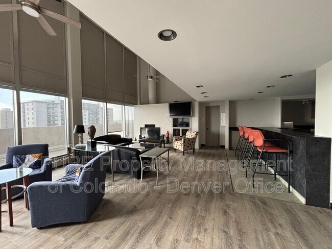 Building Photo - 888 Logan St