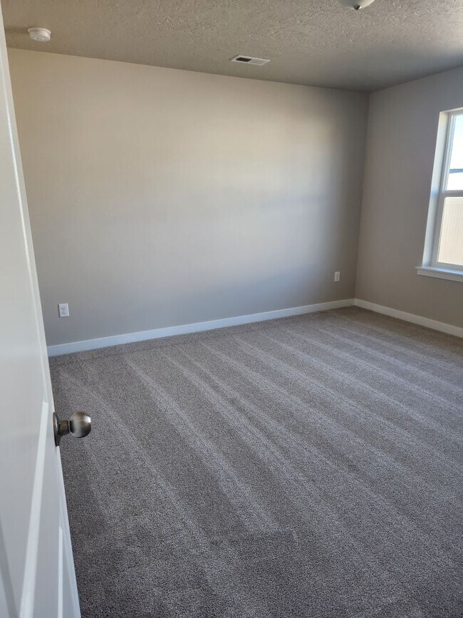 Building Photo - Beautiful 3 bed 2 bath home in Nampa just off Ustick and Midland Blvd