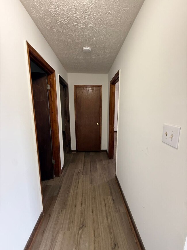 Building Photo - 113/115 Michele Dr